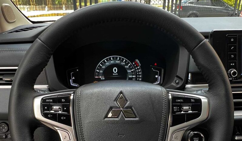 
								Mitsubishi Xpander Cross 2025 full									