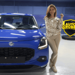 Cliente feliz recibe su carro nuevo importado con Auto Gruber en Caracas