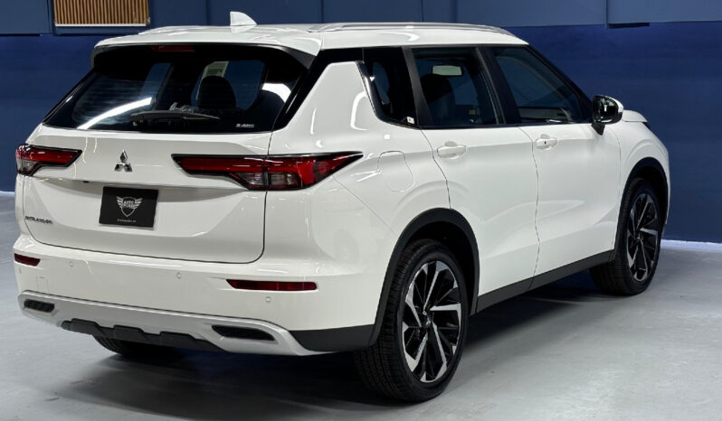 Mitsubishi Outlander 4WD Mid Option 2025 lleno